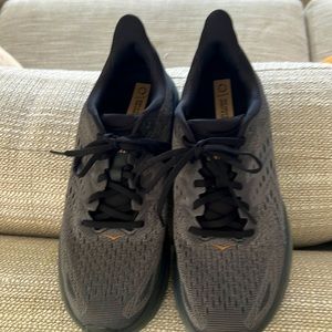 HOKA Clifton 8. Size 9.5